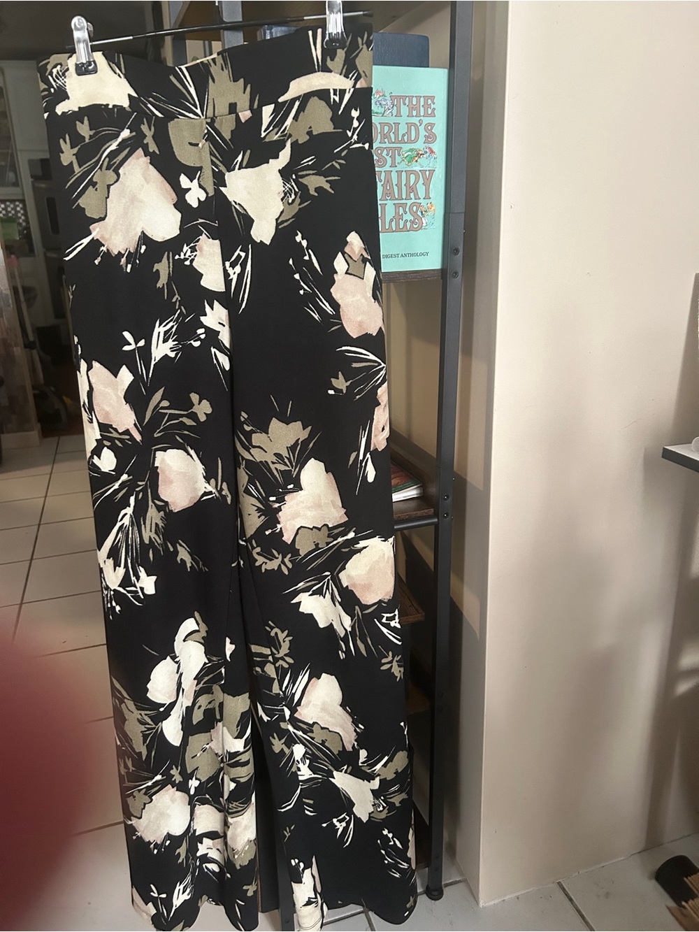 Isaac Mizrahi Black Wide-Leg Floral Palazzo Pants with Cream & Olive Blooms